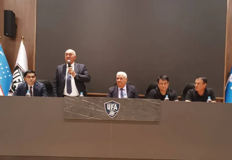 🇺🇿 Respublika futbol akademiyasida “Futbolchilarda vatanparvarlik, milliy g'urur va islohotlarga daxldorlik tuyg'ularini hamda ma 'naviy fazilatlarini yuksaltirish” mavzusidagi davra suhbati bo'lib o'tdi.