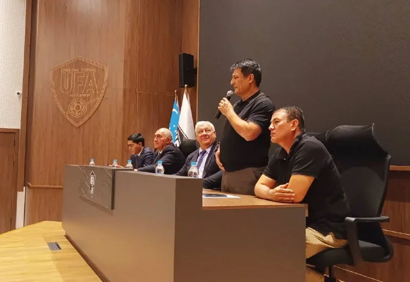🇺🇿 Respublika futbol akademiyasida “Futbolchilarda vatanparvarlik, milliy g'urur va islohotlarga daxldorlik tuyg'ularini hamda ma 'naviy fazilatlarini yuksaltirish” mavzusidagi davra suhbati bo'lib o'tdi.