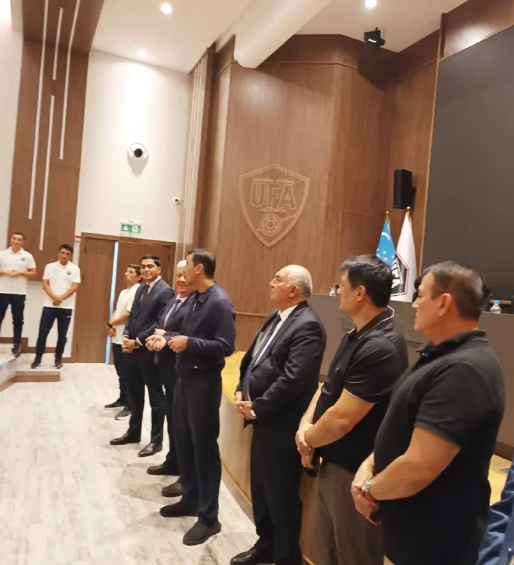 🇺🇿 Respublika futbol akademiyasida “Futbolchilarda vatanparvarlik, milliy g'urur va islohotlarga daxldorlik tuyg'ularini hamda ma 'naviy fazilatlarini yuksaltirish” mavzusidagi davra suhbati bo'lib o'tdi.