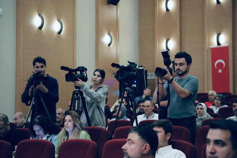 Ayni paytda Xatay Mustafo Kemal universitetida “BIR ILDIZ, BIR MA’RIFAT: О‘ZBEKISTON – TURKIYA DО‘STLIK KО‘PRIGI” nomli forum bo'lib o'tmoqda.