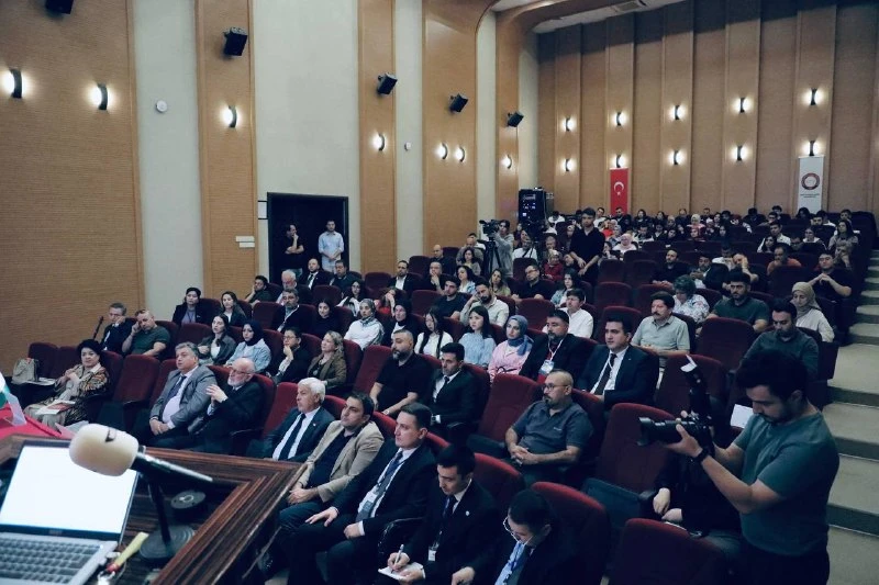 Ayni paytda Xatay Mustafo Kemal universitetida “BIR ILDIZ, BIR MA’RIFAT: О‘ZBEKISTON – TURKIYA DО‘STLIK KО‘PRIGI” nomli forum bo'lib o'tmoqda.