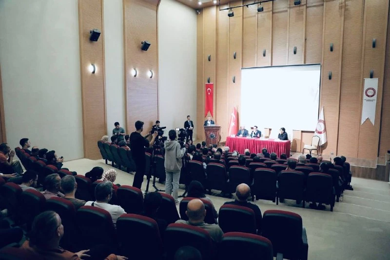 Ayni paytda Xatay Mustafo Kemal universitetida “BIR ILDIZ, BIR MA’RIFAT: О‘ZBEKISTON – TURKIYA DО‘STLIK KО‘PRIGI” nomli forum bo'lib o'tmoqda.